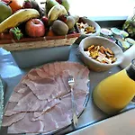 Отель De Loire Et Restaurant Les Bateliers