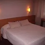 Отель De Loire Et Restaurant Les Bateliers 3*