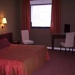 Отель De Loire Et Restaurant Les Bateliers