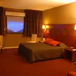Отель De Loire Et Restaurant Les Bateliers 3*