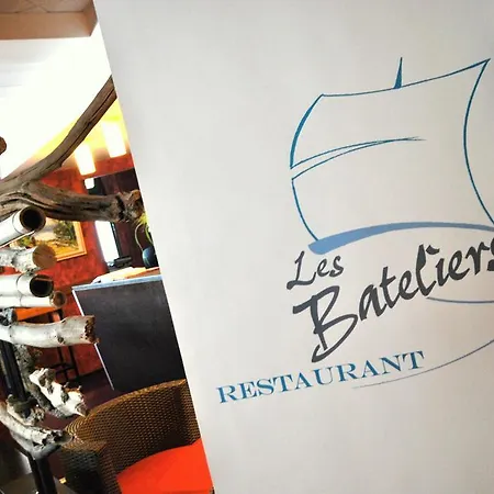 Hotel De Loire Et Restaurant Les Bateliers 3*