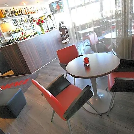 巴特里尔卢瓦尔餐厅及酒店 酒店 Trélazé