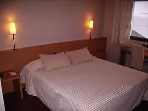 Szálloda De Loire Et Restaurant Les Bateliers 3*