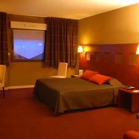 Hotel De Loire Et Restaurant Les Bateliers 3*
