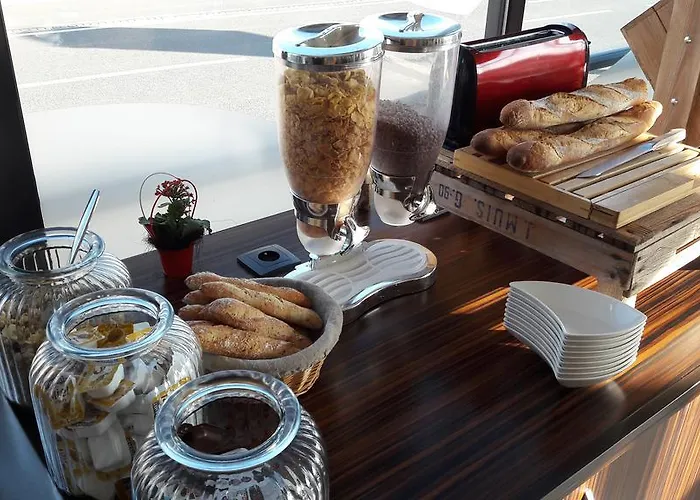 호텔 De Loire Et Restaurant Les Bateliers 3*