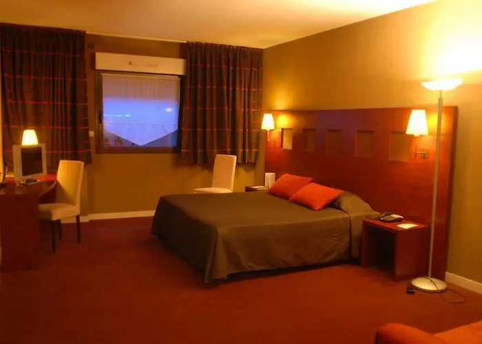 Hotel De Loire Et Restaurant Les Bateliers 3*